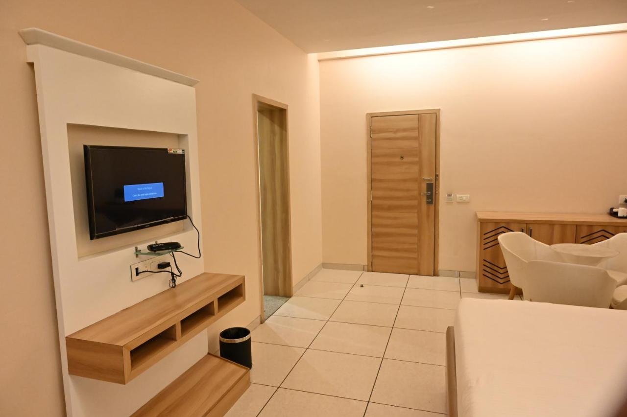 Rang Lords Inn Bharuch Екстериор снимка