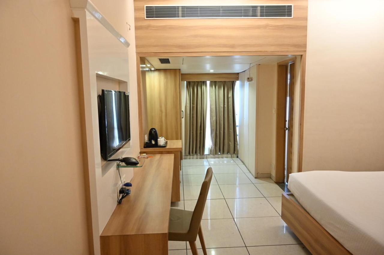 Rang Lords Inn Bharuch Екстериор снимка