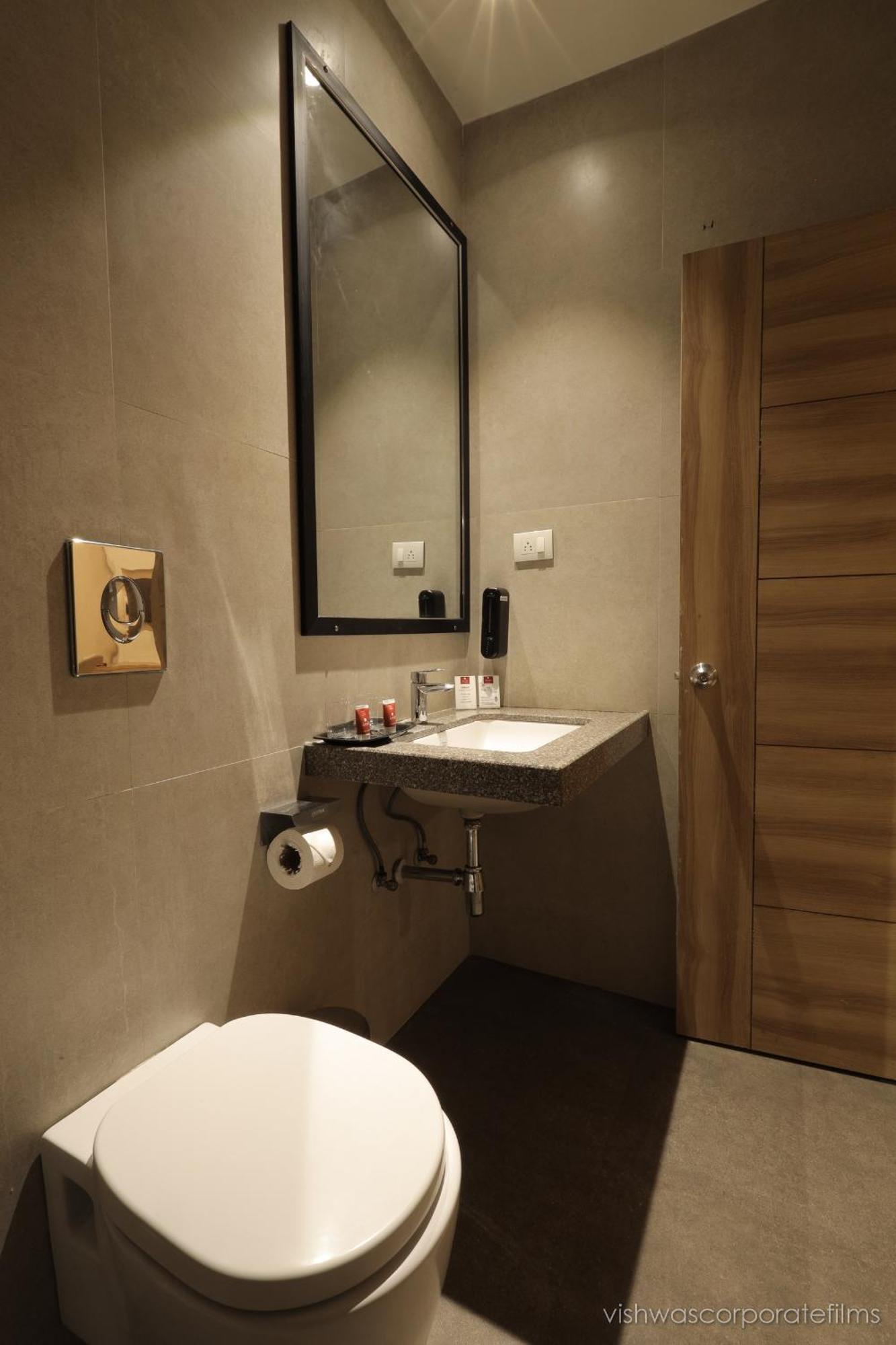 Rang Lords Inn Bharuch Екстериор снимка