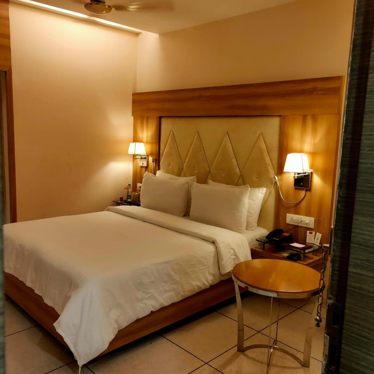 Rang Lords Inn Bharuch Екстериор снимка