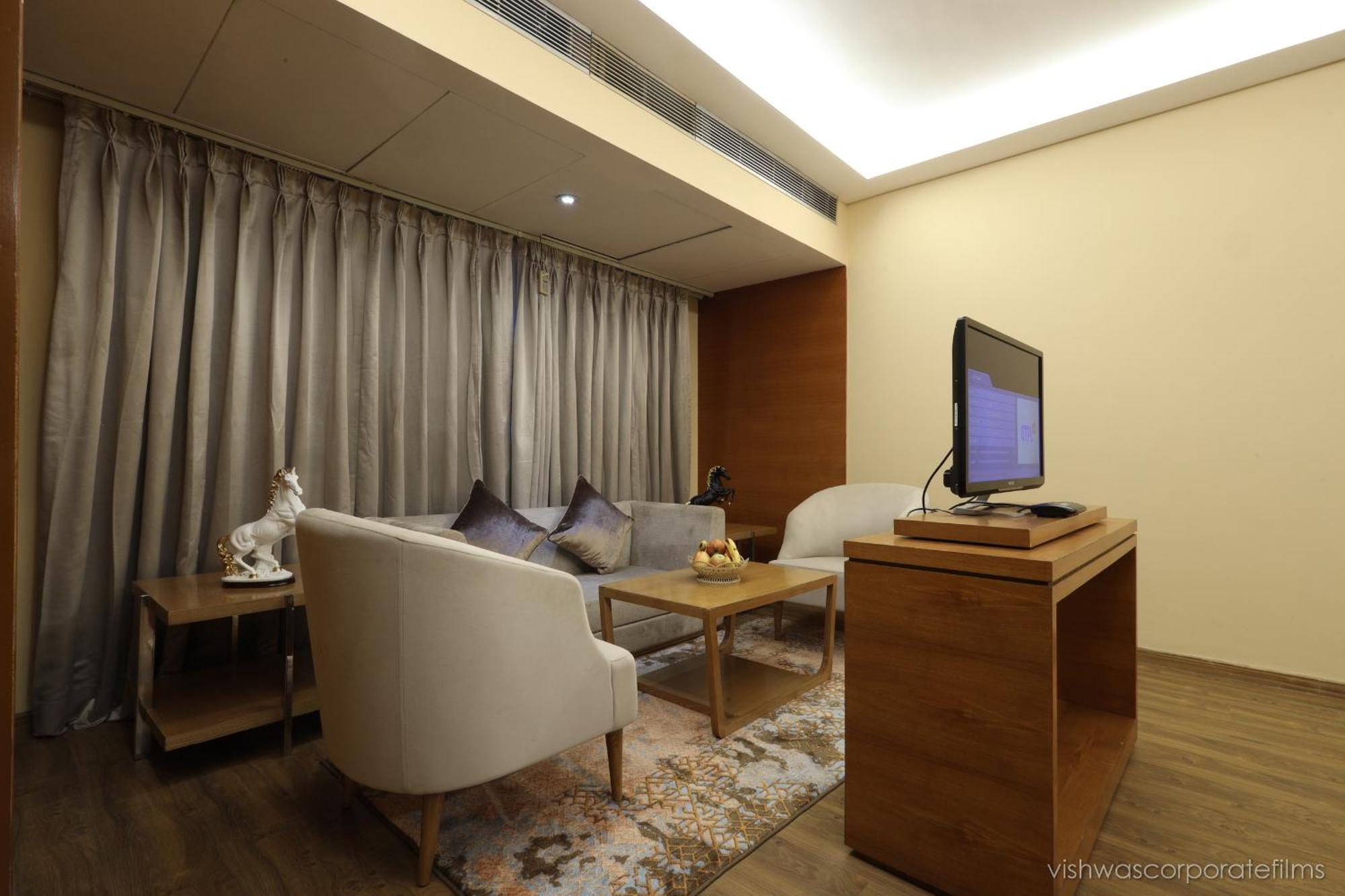 Rang Lords Inn Bharuch Екстериор снимка