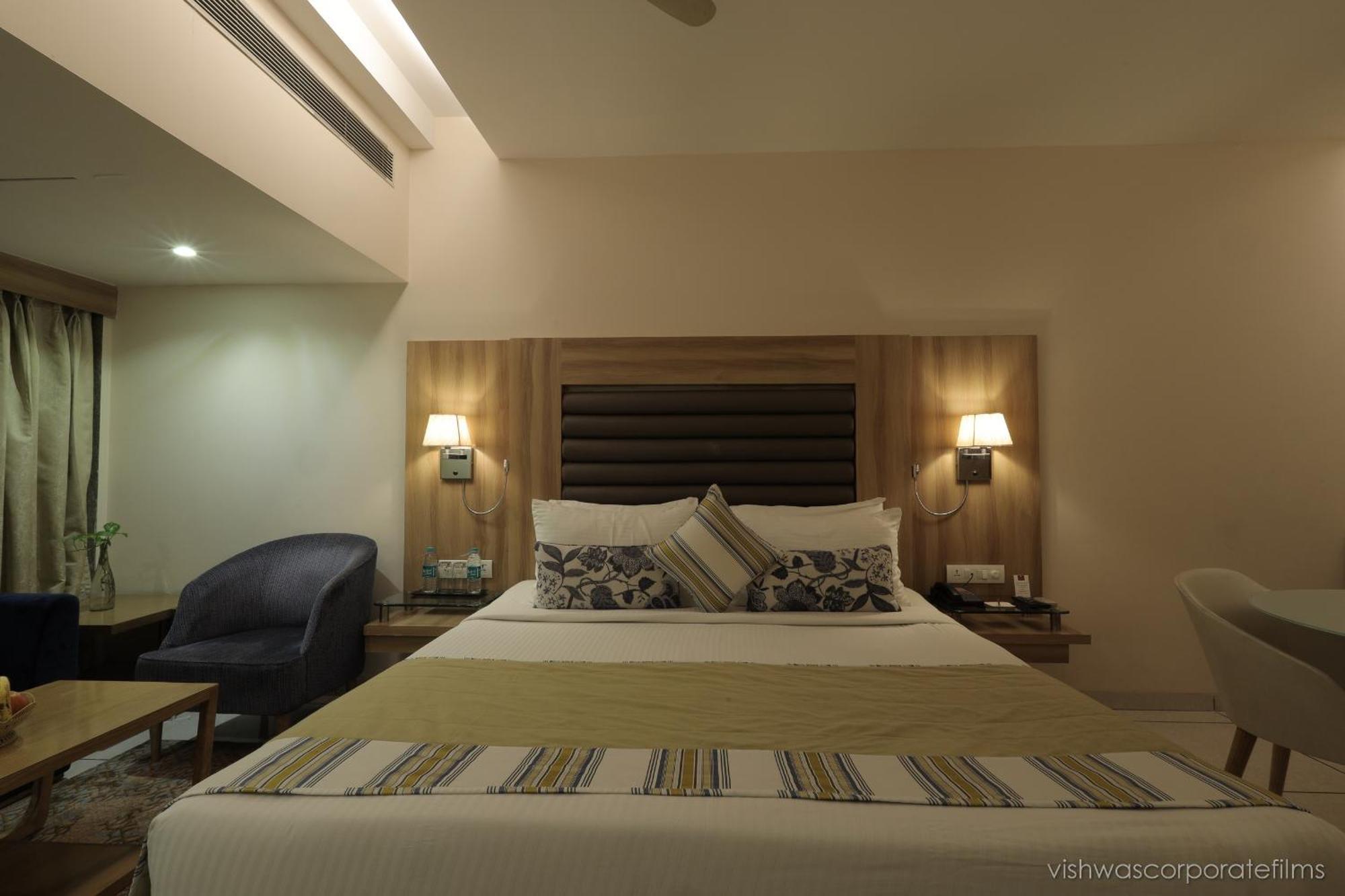 Rang Lords Inn Bharuch Екстериор снимка