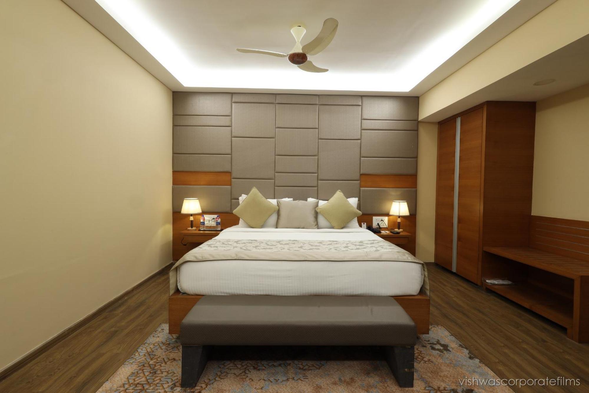 Rang Lords Inn Bharuch Екстериор снимка
