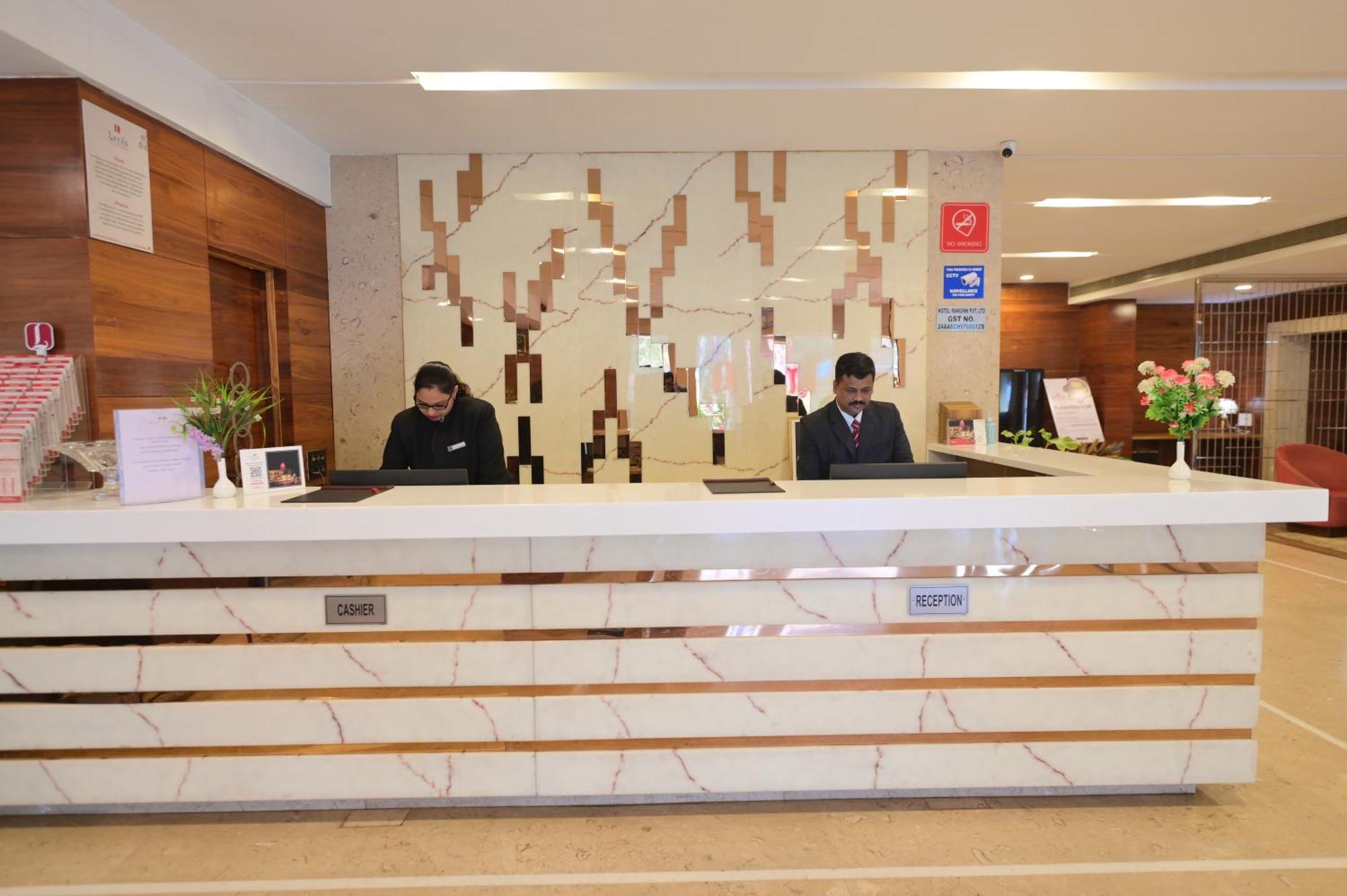 Rang Lords Inn Bharuch Екстериор снимка
