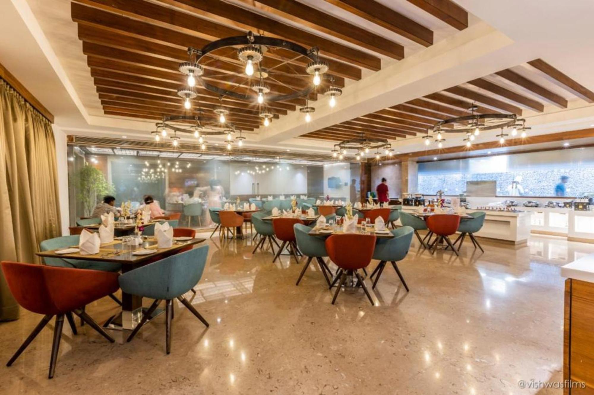 Rang Lords Inn Bharuch Екстериор снимка